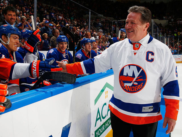 Panthers announcers splashed by angry Islanders fans after Game 4