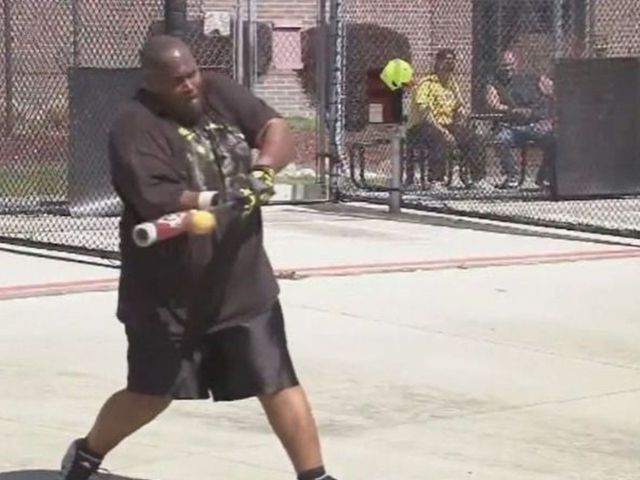 Man who can hit 250-mph pitches challenges MLB stars