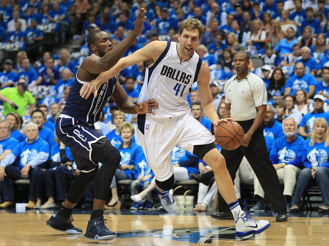 Nowitzki passes Chamberlain on NBA's all-time postseason scoring list