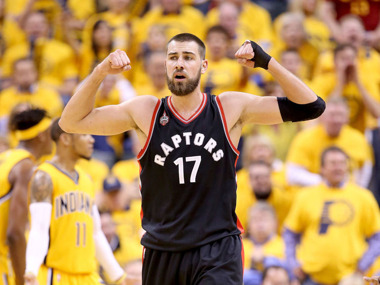 'Let's go Raptors' chant breaks out in Indiana | theScore.com