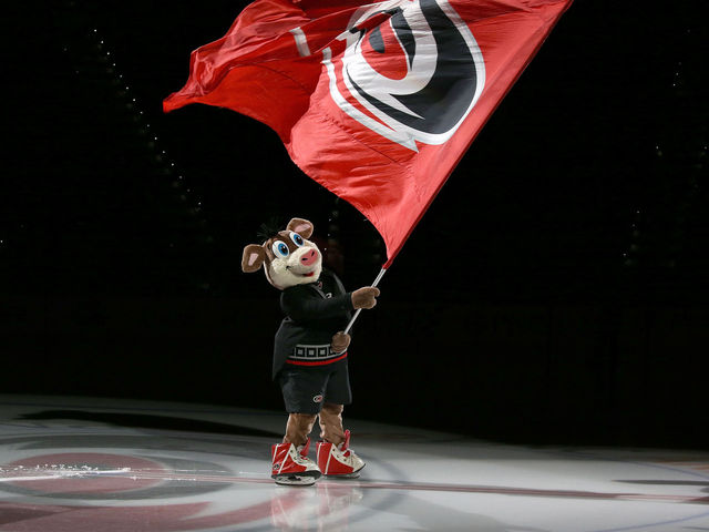 Hurricanes Twitter account dunks on hypocritical troll