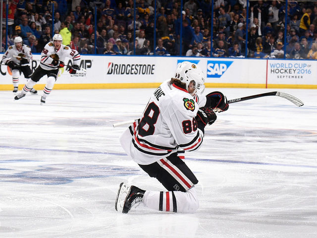 Watch: Patrick Kane saves Blackhawks' season with 2OT winner