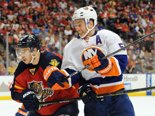 Watch: Islanders' Nielsen slams faulty water bottle