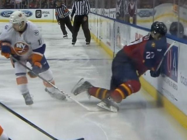 Panthers' Bjugstad day to day after crashing into boards