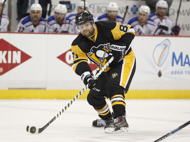 Watch: Kessel snipes bullet top corner past Lundqvist