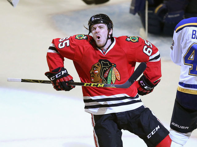 Blackhawks trade Shaw to Canadiens for 2 draft picks
