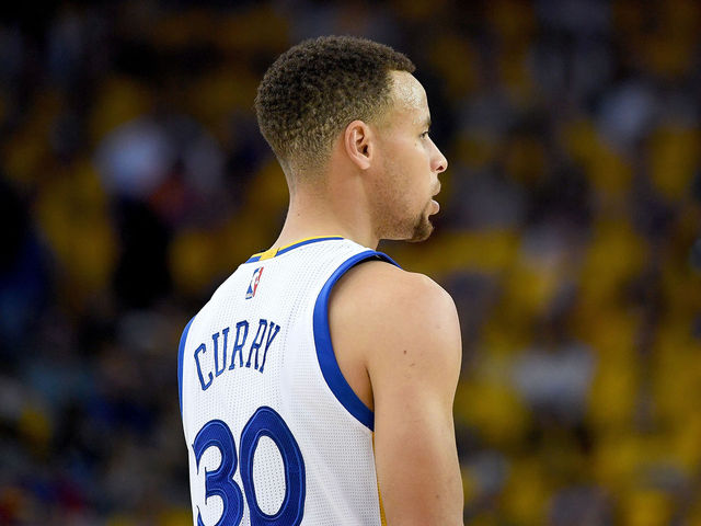 Curry to miss at least 2 weeks with MCL sprain
