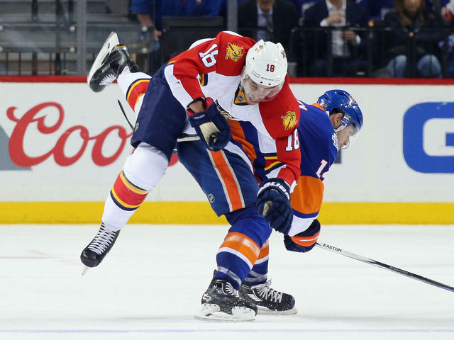 Islanders' Hickey catches Smith with thundering hip check