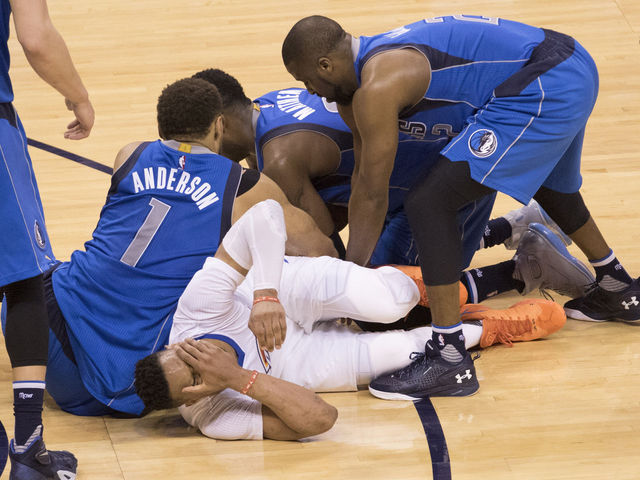Mavericks' Anderson assessed flagrant 2 for elbowing Westbrook