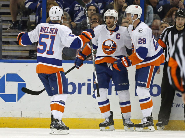 Tavares, Prince lead Islanders past Lightning in Game 1