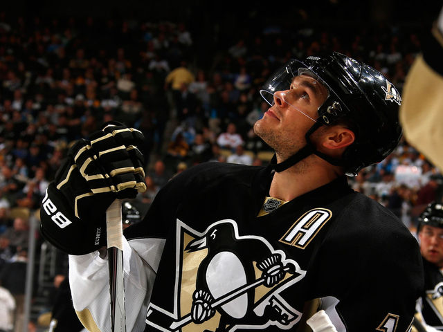 Penguins' Kunitz day to day after taking puck to ear in Game 1