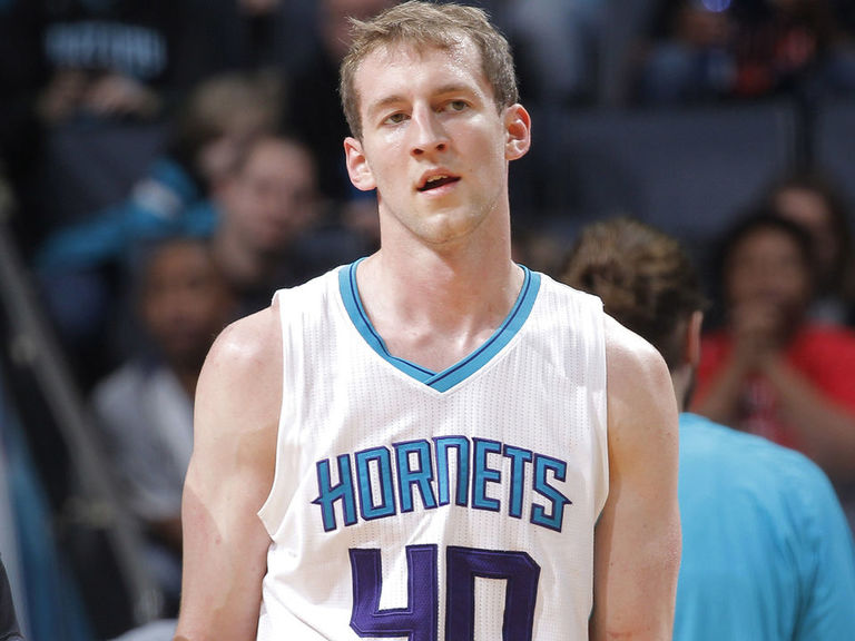 Report Zeller to miss 6 weeks following knee surgery