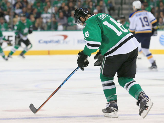 Stars' Eaves returns after 4-game absence