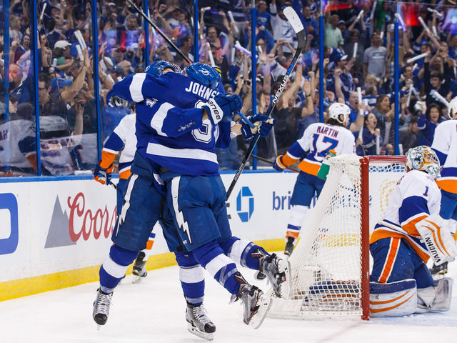 Tyler Johnson scores twice, Lightning even series with Islanders