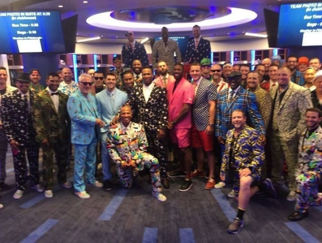 Joe Maddon on the Cubs' dress code: 'If you think you look hot, you wear  it