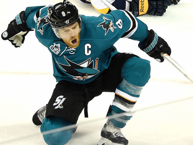 Pavelski's late winner gives Sharks Game 2 win over Predators