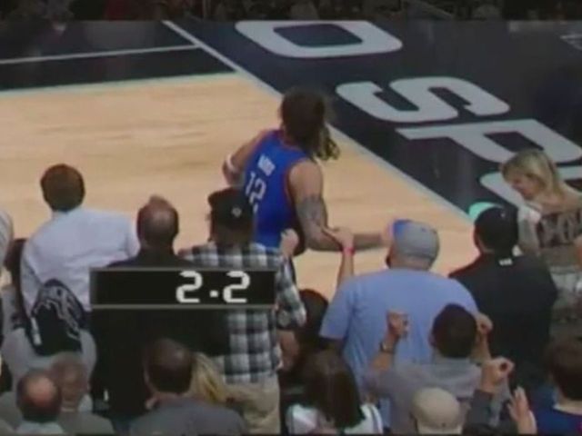 Spurs fan grabs Steven Adams during frantic finish