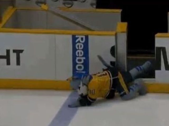 Predators mascot imitates Sharks' black cat