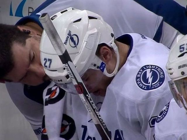 Islanders' Hickey flattens Jonathan Drouin with huge hit