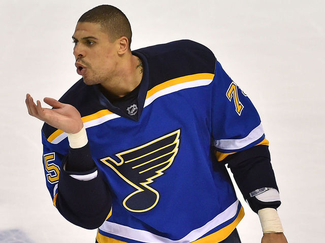 Reaves wonders why Benn cares about blown kiss: 'Did he put it in his pocket?'