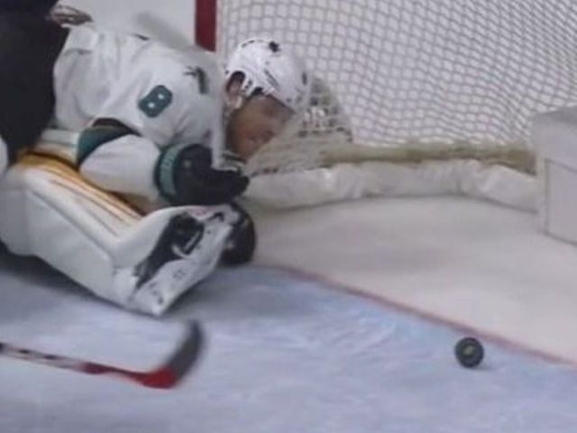 Pavelski's extraordinary OT effort negated after contact with Rinne