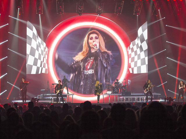 Shania Twain hopes Stars 'Still the One' standing after Game 7