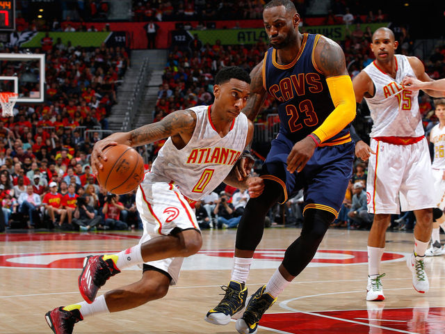 Teague picks up flagrant-1 after shoving LeBron into stands