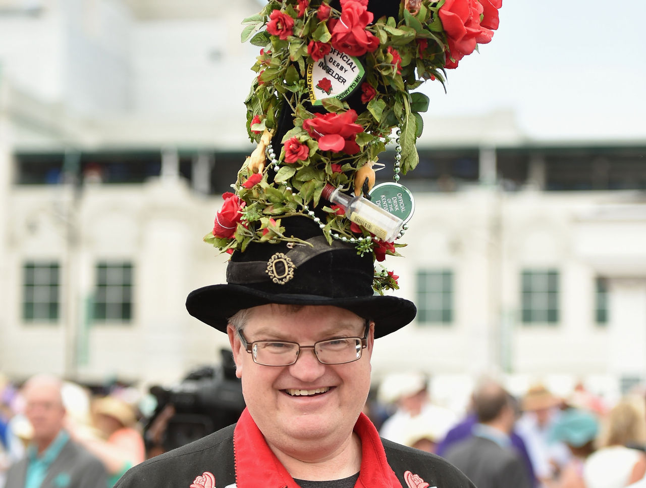 Kentucky Derby hosts flurry of unique hats | theScore.com