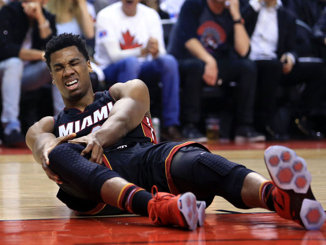 Hassan Whiteside suffers right knee sprain in Game 3