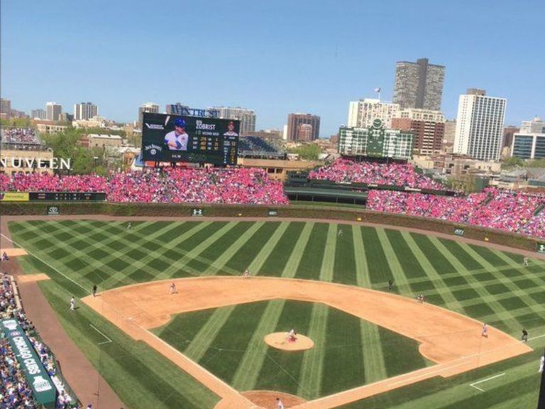Cubs turn bleachers pink for Mother's Day