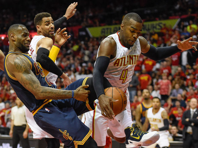 Watch: Cavs survive frantic final possession to edge Hawks