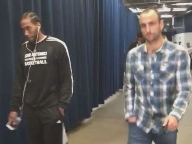 Kawhi shows up to Game 4 in warmup clothes