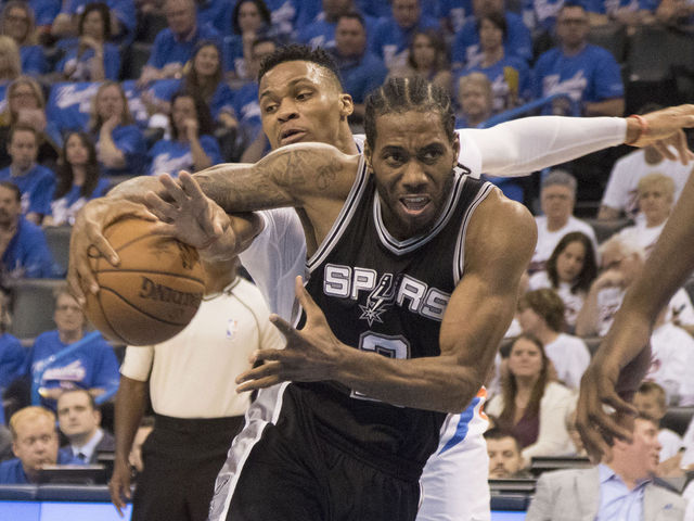 Leonard picks off pass by palming ball
