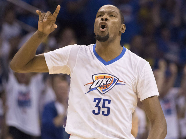 Durant ties playoff career-high 41 points with mom courtside