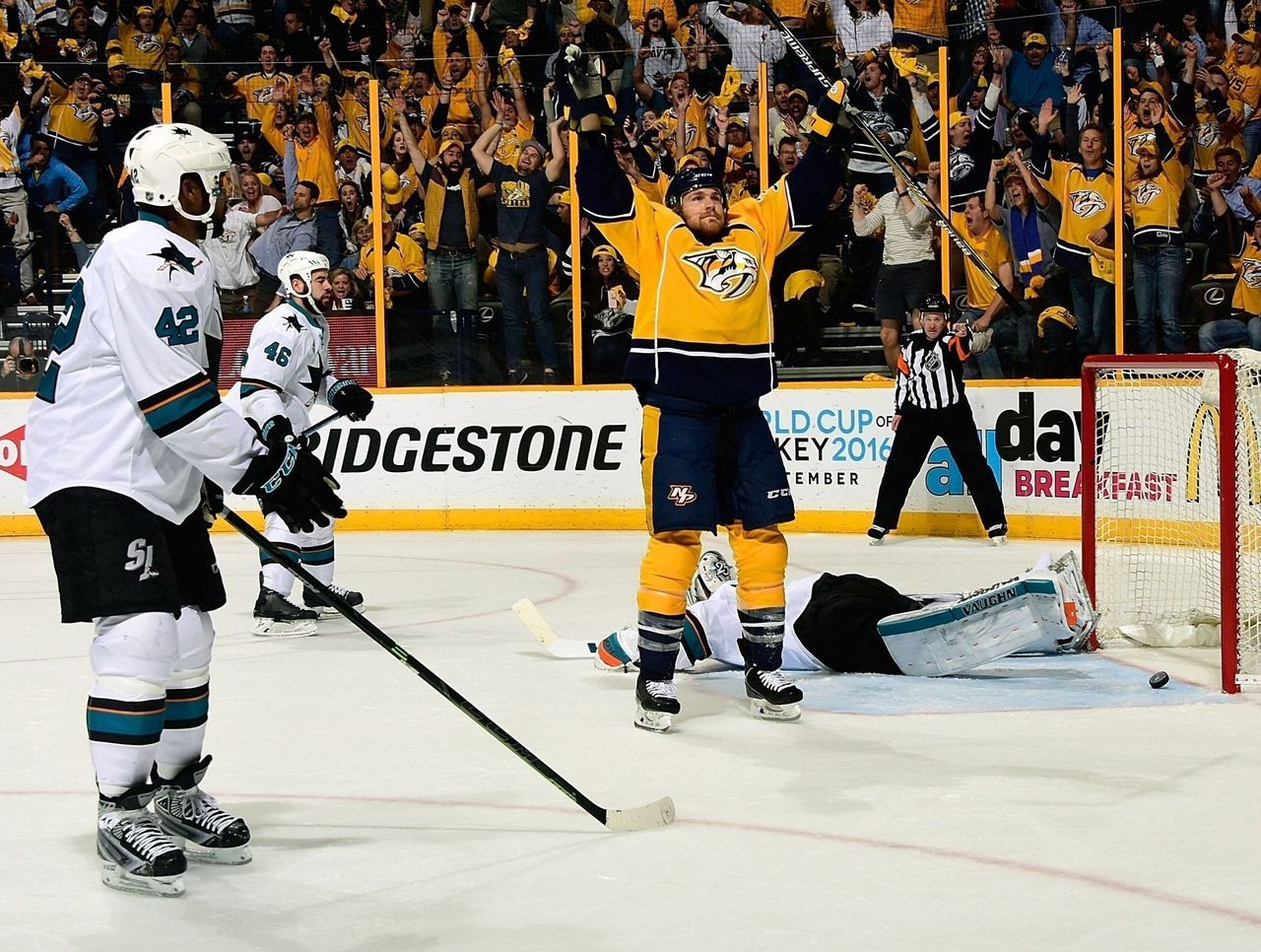 Сан хосе шаркс нэшвилл предаторз. Даллас Сан Хосе. San Jose Sharks Arena.