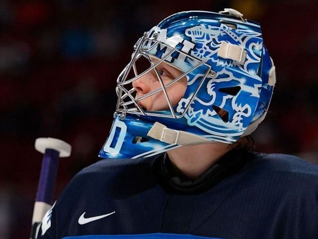 Blues goaltender Husso signs entry-level deal