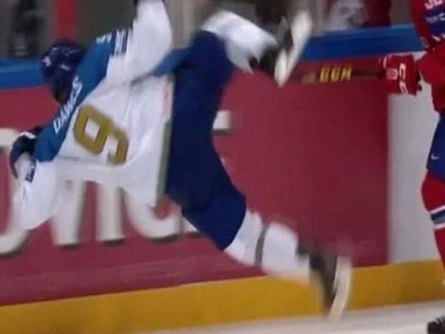 Watch: Former NHLer Dawes wins gold with incredible dive at World Championship