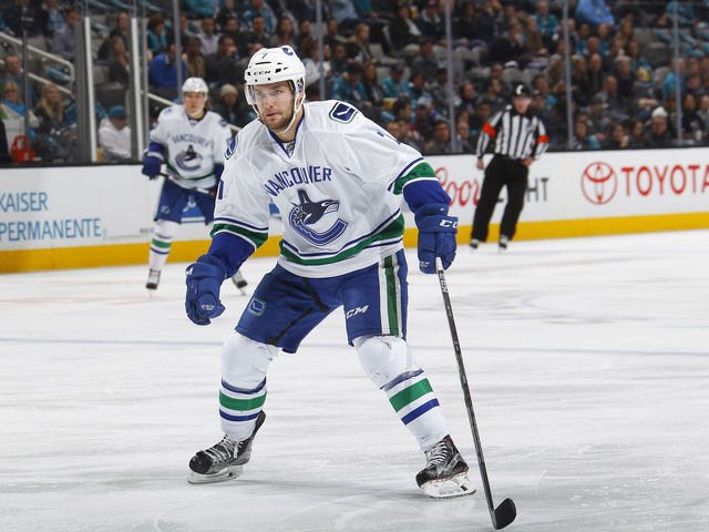 Canucks' Vey discusses playing through family murder conspiracy