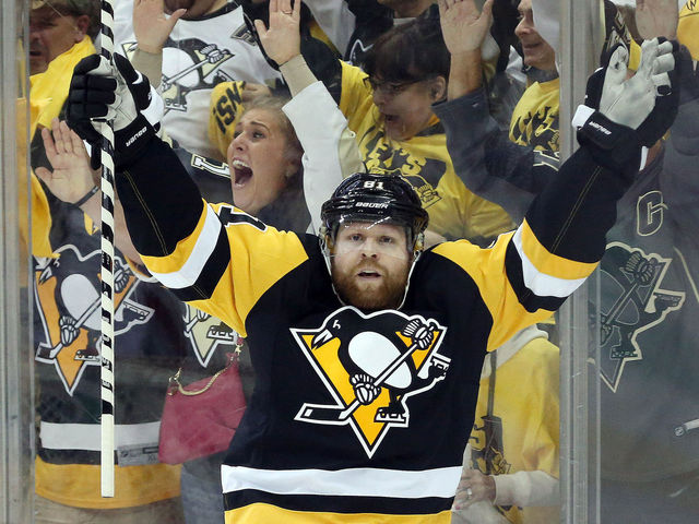 Watch: Penguins' Kessel snipes 1st of series vs. Capitals