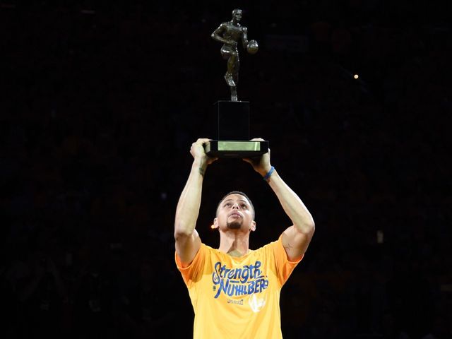 Watch: Curry hoists MVP trophy in front of home crowd