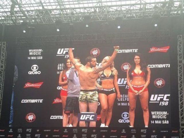 Matt Brown weighs in with back to crowd, flips off Brazilian fans