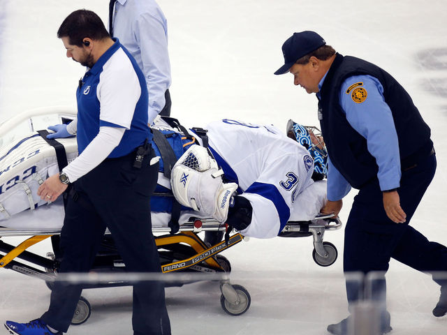 Ben Bishop leaves Game 1 on stretcher
