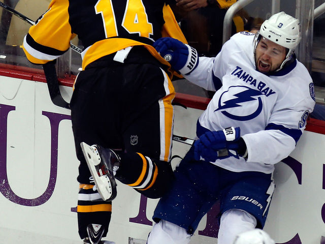 Watch: Lightning's Johnson helped off ice after knee-on-knee hit, able to return