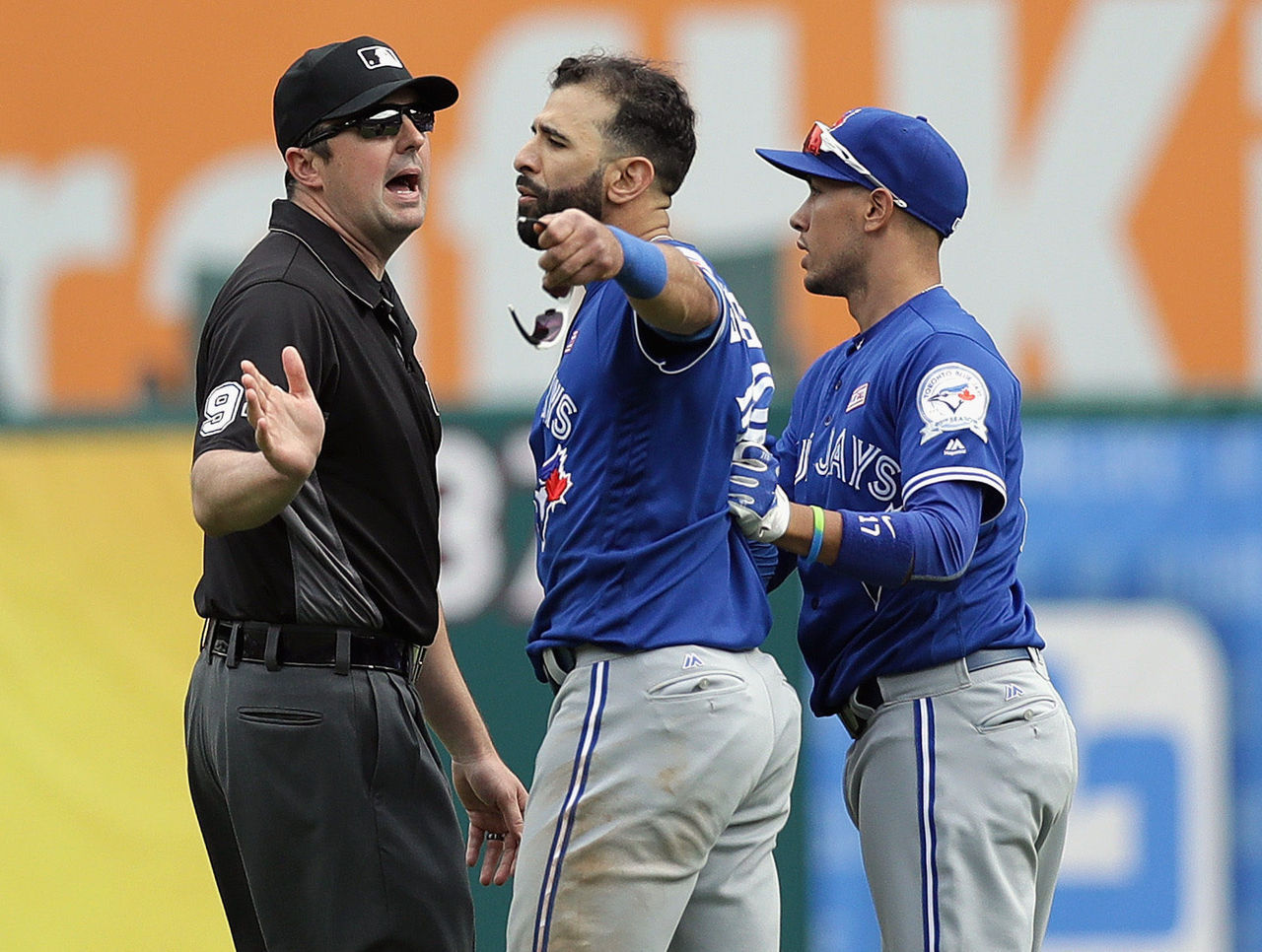 Blue Jays' win overshadowed by Bautista injury