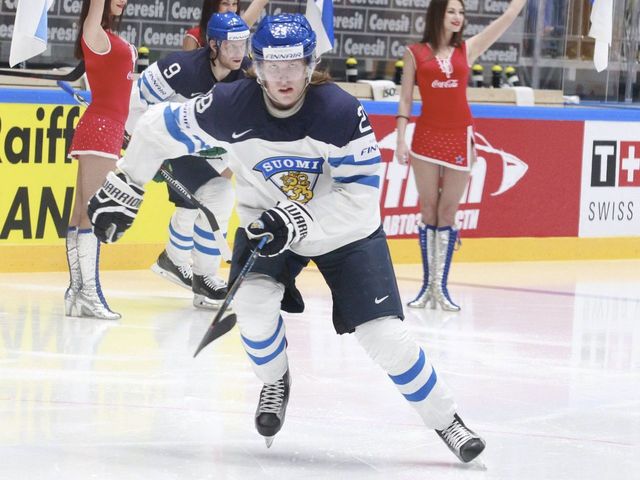 Laine takes Perry's leg-trip as a compliment to his talent