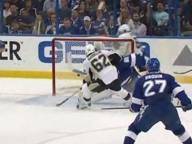 Penguins finally score on 21st shot of period