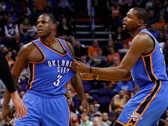 Watch: KD cusses out Waiters after slow pass
