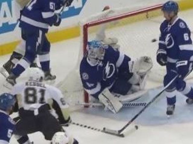 Kessel, Johnson trade goals 14 seconds apart