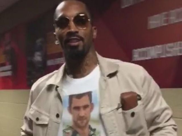 J.R. Smith arrives for Game 2 in 'Lil Kev' shirt