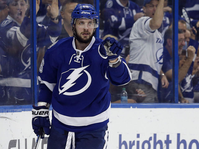 Kucherov won't report to Lightning training camp without contract